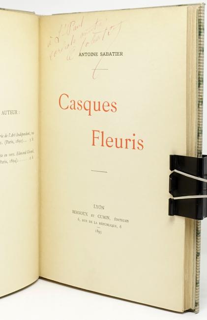 Casques fleuris